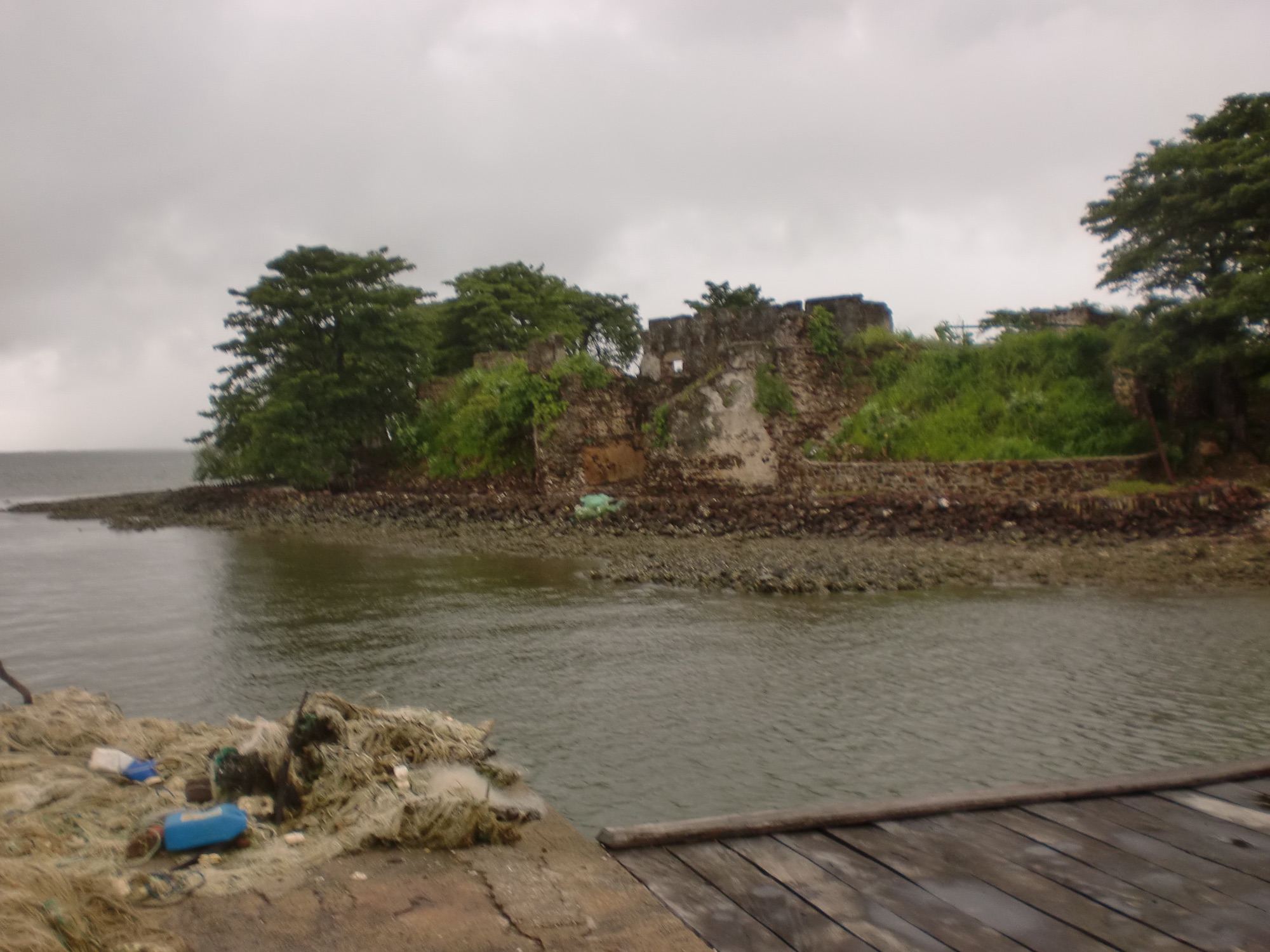 De ruïnes van Kunta Kinteh Island