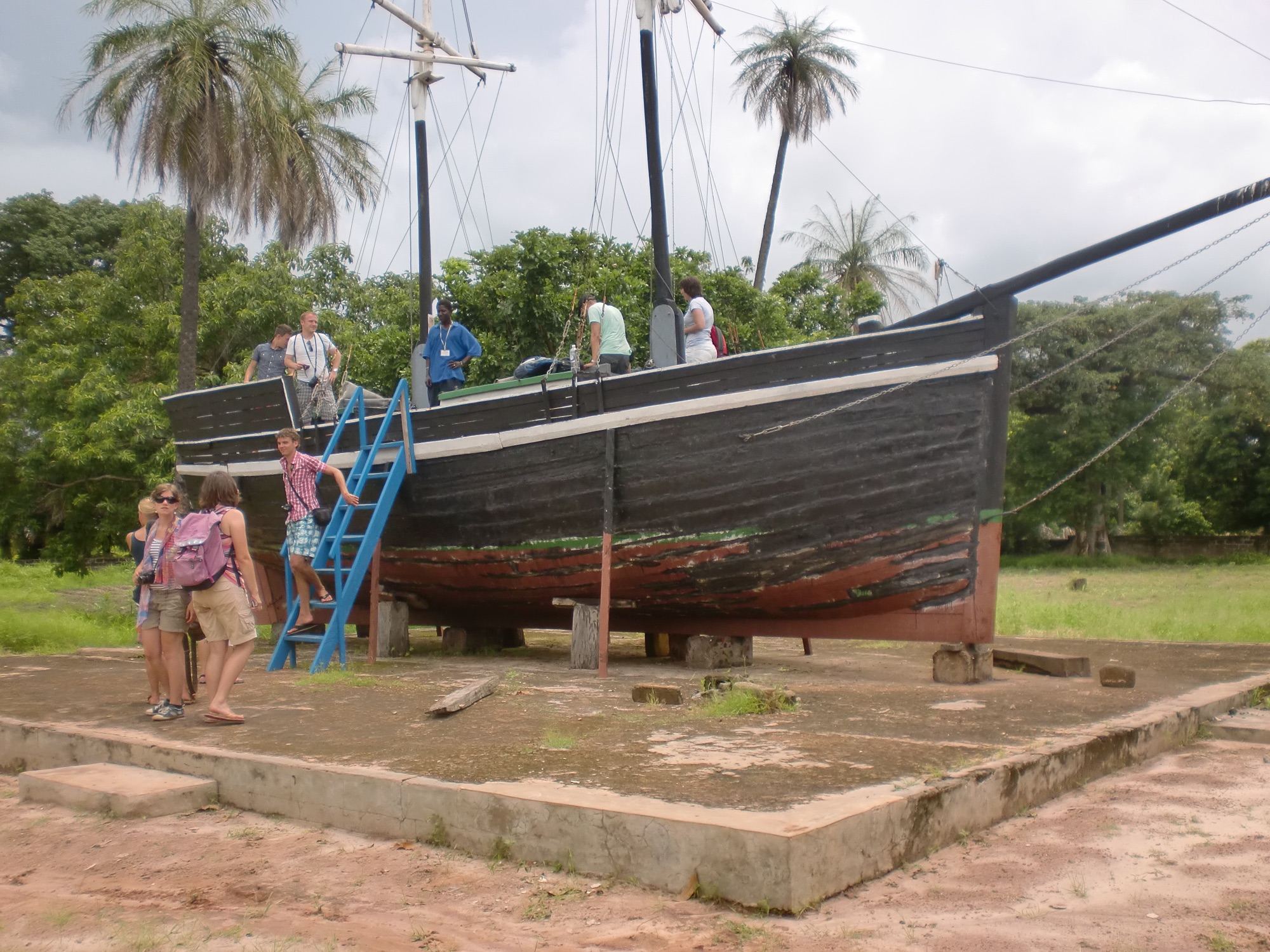 Historische boot op het eiland